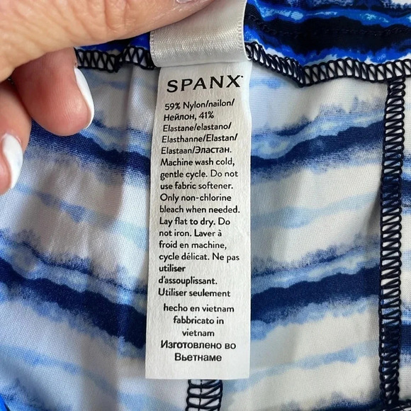 Spanx Sunshine Shorts 6" Womens M Blue Painted Stripe Pull On Pockets 50213R NWT - Picture 4 of 11
